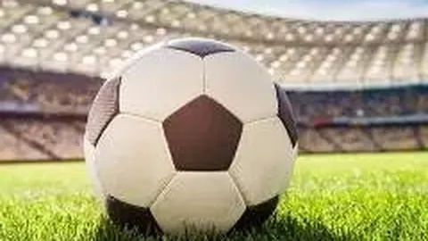 张伟欣携祖孙三代亮相，珠宝璀璨展豪门风范