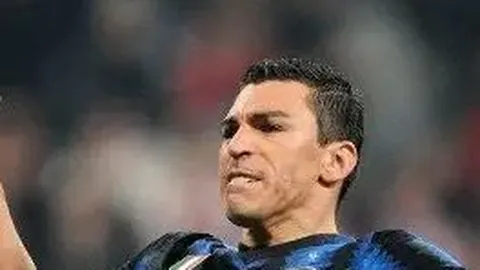 英拳王隔离中 拜会查尔斯王子后握手