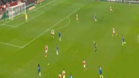 “前球员解读英超赛程：关键对阵曼城不容疏忽，里昂战后休整迎战纽卡斯尔轮换挑战”